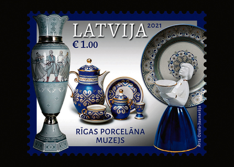 Sērija "Latvijas muzeji". Pastmarka "Rīgas porcelāna muzejs". Pastmarkas kreisajā malā attēlota Artas mammas mākslinieces Zinas Ulstes vāze "Dziesmu svētki, 1973–2003". 2021.