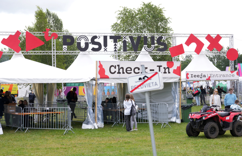 Ieeja festivāla "Positivus" teritorijā Lucavsalā. Ieeja festivāla "Positivus" teritorijā Lucavsalā.