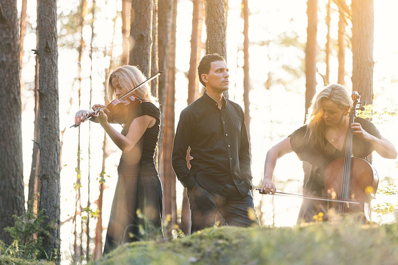 "Trio Palladio" kopš 2015. gada spēlē vijolniece Eva Bindere (no kreisās), pianists Reinis Zariņš un čelliste Kristīne Blaumane.