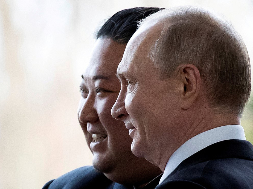 Ziemeļkorejas vadonis Kims Čenuns un Krievijas prezidents Vladimirs Putins Vladivostokā 2019. gadā. Ziemeļkorejas vadonis Kims Čenuns un Krievijas prezidents Vladimirs Putins Vladivostokā 2019. gadā.