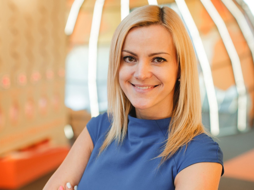 “Swedbank” Finanšu institūta eksperte Evija Kropa stāsta, ka, par spīti vidējās darba algas pieaugumam, situācija Latvijas ģimenēm pašlaik ir ļoti izaicinoša – spēcīgo un teju vai neremdināmo cenu kāpumu jūt pilnīgi visi. “Swedbank” Finanšu institūta eksperte Evija Kropa stāsta, ka, par spīti vidējās darba algas pieaugumam, situācija Latvijas ģimenēm pašlaik ir ļoti izaicinoša – spēcīgo un teju vai neremdināmo cenu kāpumu jūt pilnīgi visi.