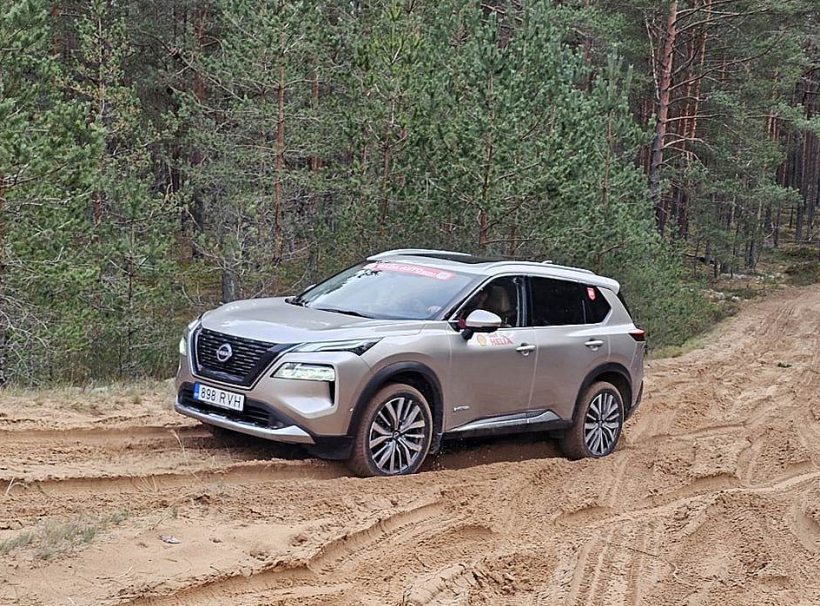 Mēģinām arī sēņotāju takas. Pirmie iespaidi – pārākais ir "Nissan X-Trail". Mēģinām arī sēņotāju takas. Pirmie iespaidi – pārākais ir "Nissan X-Trail".