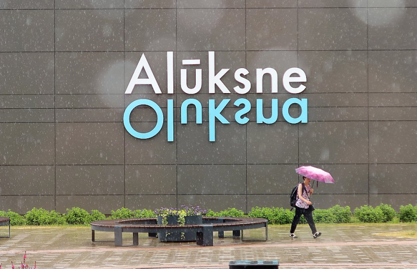 Alūksnes novads arī uzņemto saistību ziņā ir viens no līderiem. Viens no projektiem, kam ņemts liels kredīts, ir vasaras sākumā atklātais Alūksnes sporta centrs, par kādu novads sapņoja kopš 2009. gada.