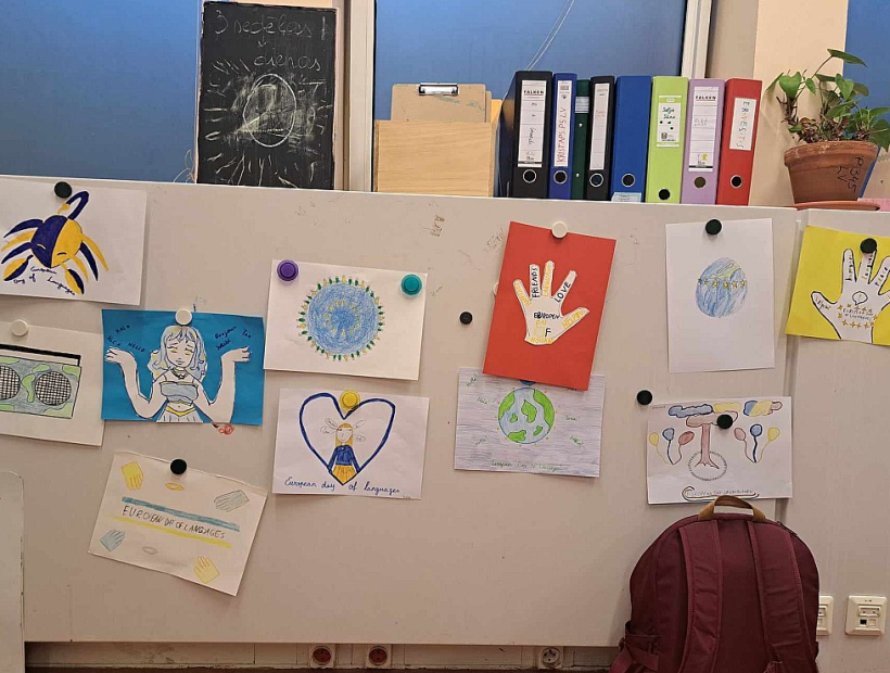 Eiropas skolas nodrošina multilingvālu un multikulturālu izglītību bērniem, kuru vecāki strādā Eiropas Savienības institūcijās. Eiropas skolas nodrošina multilingvālu un multikulturālu izglītību bērniem, kuru vecāki strādā Eiropas Savienības institūcijās.