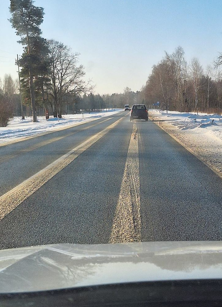 Labi kopta Liepājas šoseja janvāra dienā. Bet atceries – arī tāda var būt slidena! Labi kopta Liepājas šoseja janvāra dienā. Bet atceries – arī tāda var būt slidena!