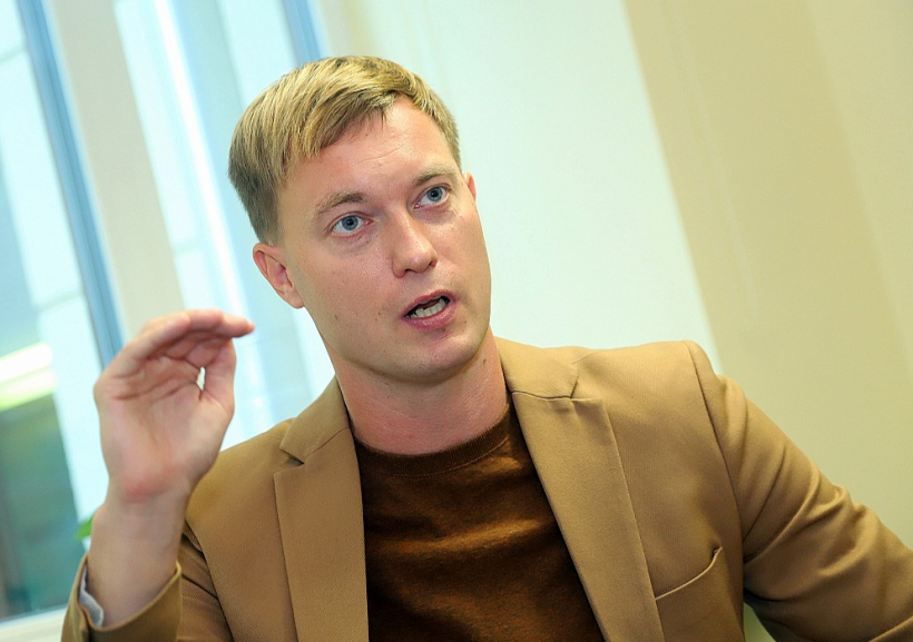 Jegevas Valsts ģimnāzijas direktors Prīts Podra: "Mēs Igaunijā ļoti ātri pārņēmām arī labās lietas no Rietumiem, piemēram, Somijas izglītības sistēmas."