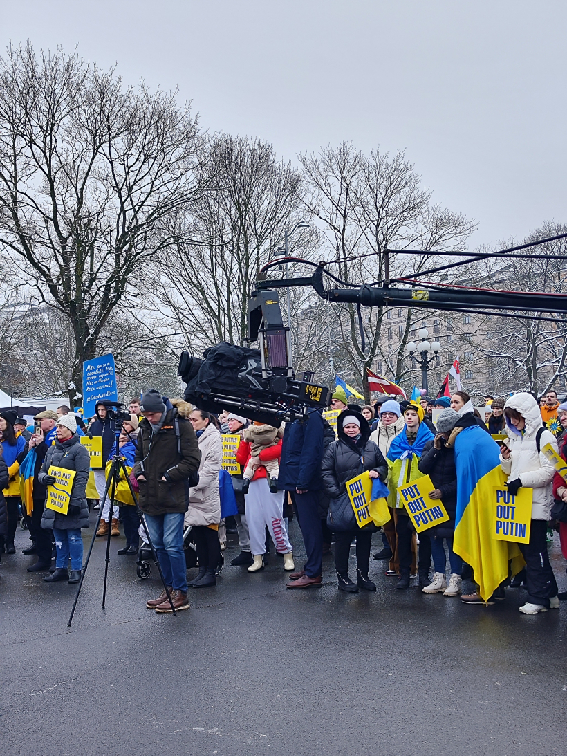 Ukrainas atbalsta mītiņš pie Brīvības pieminekļa. Ukrainas atbalsta mītiņš pie Brīvības pieminekļa.