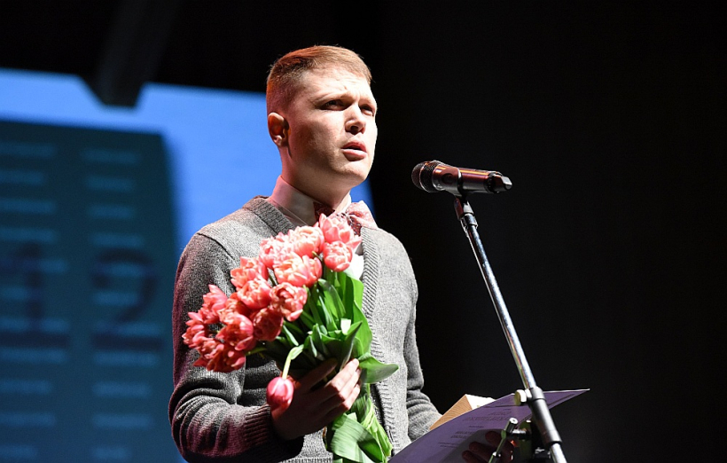 Aleksejs Muraško, grāmatu mākslinieks: "Ir nominācijas, kurās konkurence ir ļoti spēcīga, un nominācijas, kurās balvai tiek izvirzītas gandrīz visas pieteiktās grāmatas." Aleksejs Muraško, grāmatu mākslinieks: "Ir nominācijas, kurās konkurence ir ļoti spēcīga, un nominācijas, kurās balvai tiek izvirzītas gandrīz visas pieteiktās grāmatas."