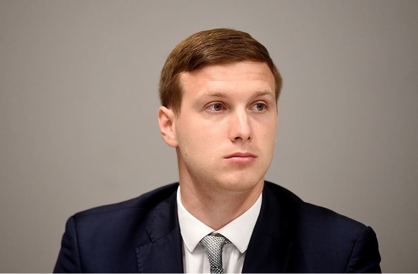 Artūrs Šilovs: "Mugura sāp 85% pasaules iedzīvotāju darbspējīgā vecumā, un nav nepieciešams katru sūtīt uz magnētisko rezonansi, lai pateiktu, ka cilvēkam mugurā ir ar vecumu vai darba vidi saistītas izmaiņas." Artūrs Šilovs: "Mugura sāp 85% pasaules iedzīvotāju darbspējīgā vecumā, un nav nepieciešams katru sūtīt uz magnētisko rezonansi, lai pateiktu, ka cilvēkam mugurā ir ar vecumu vai darba vidi saistītas izmaiņas."
