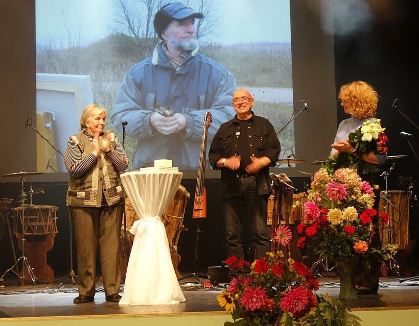 Pirmā Jāzepa Pīgožņa balvas laureāta, Latvijas Mākslas akadēmijas profesora Roberta Muža godināšana 2015. gada 19. septembrī Preiļu vēstures un lietišķās mākslas muzejā. Pirmā Jāzepa Pīgožņa balvas laureāta, Latvijas Mākslas akadēmijas profesora Roberta Muža godināšana 2015. gada 19. septembrī Preiļu vēstures un lietišķās mākslas muzejā.