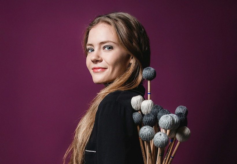 Perkusioniste Adelaide Ferjēra.