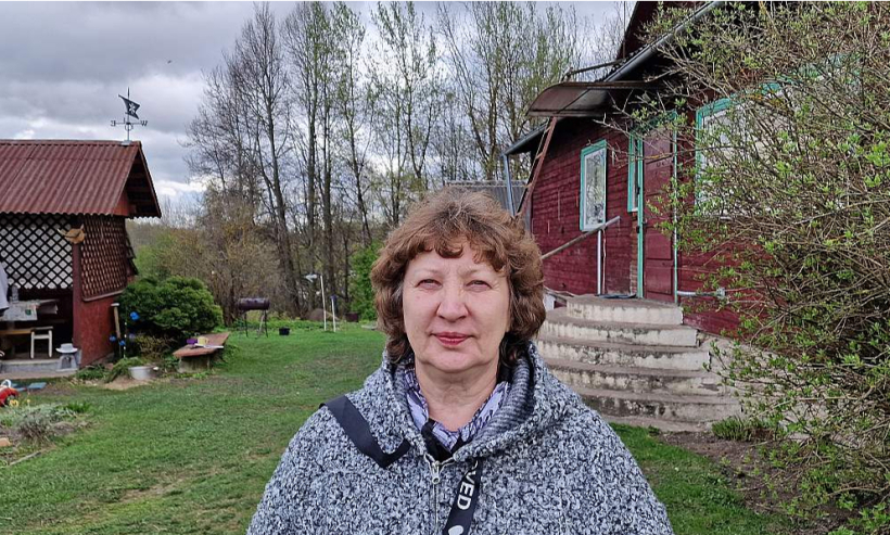 "Lingažu" saimnieci Jeļenu pie pašas robežas ar Baltkrieviju neaizsniedz Latvijas televīzija un radio, bet vietējās ziņas viņa gūst novada laikrakstā "Ezerzeme" krievu valodā.