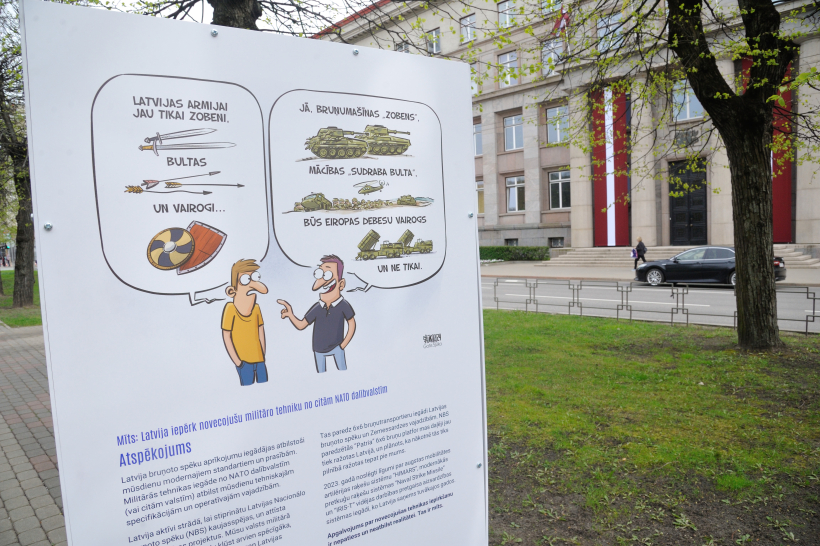 Liepu alejā pie Ministru kabineta ēkas līdz 28. maijam apskatāma izstāde "Karikatūrista kods – mīti un patiesība par Latvijas dalību ES un NATO".