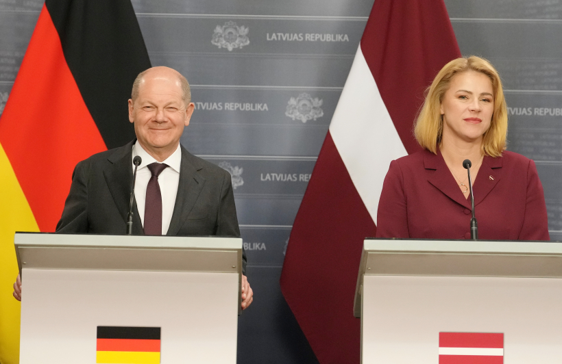 Vācijas kanclers Olafs Šolcs un Latvijas Ministru prezidente Evika Siliņa piedalās preses konferencē pēc Baltijas valstu premjerministru un Vācijas kanclera tikšanās Ministru kabinetā. Vācijas kanclers Olafs Šolcs un Latvijas Ministru prezidente Evika Siliņa piedalās preses konferencē pēc Baltijas valstu premjerministru un Vācijas kanclera tikšanās Ministru kabinetā.