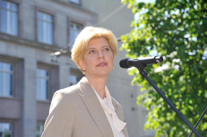 Izglītības darbinieku piketā iestājas pret IZM piedāvājumu slodžu balansēšanai. Anda Čakša. Izglītības darbinieku piketā iestājas pret IZM piedāvājumu slodžu balansēšanai. Anda Čakša.