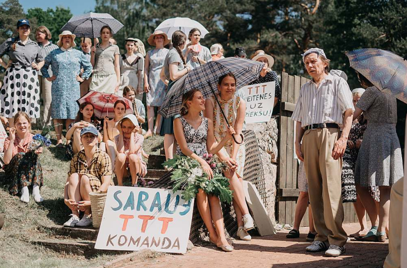Basketbola spēles skatītāji topošajā filmā. Basketbola spēles skatītāji topošajā filmā.