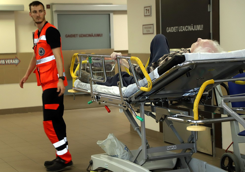 Veselības ministrija informē, ka vidēji trešdaļai pacientu, kas nogādāti ārstniecības iestādēs ar Neatliekamās medicīniskās palīdzības dienesta brigādi, nav bijis jāpaliek ārstēties slimnīcā. Veselības ministrija informē, ka vidēji trešdaļai pacientu, kas nogādāti ārstniecības iestādēs ar Neatliekamās medicīniskās palīdzības dienesta brigādi, nav bijis jāpaliek ārstēties slimnīcā.