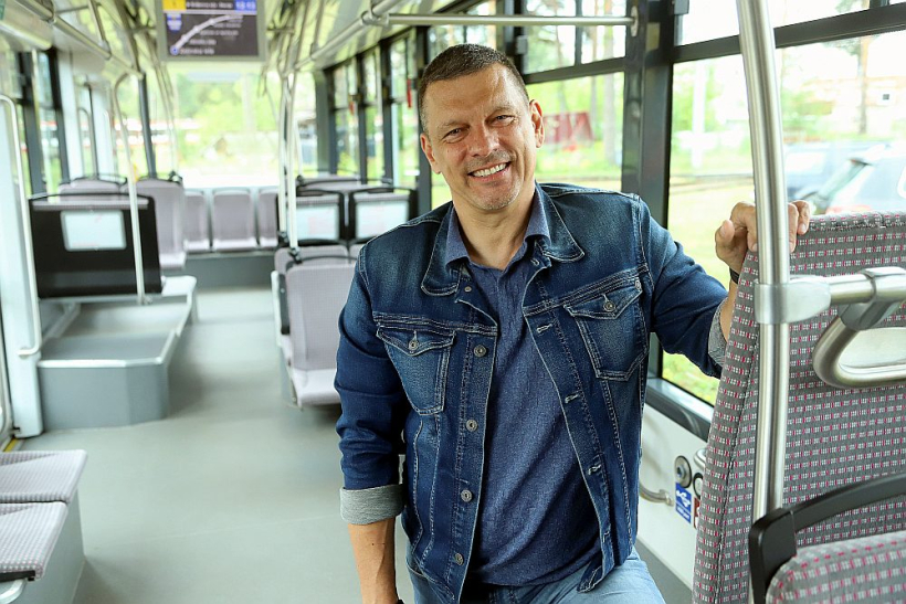 "Skaidrs, ka lēti tas nav, bet jautājums, vai iekļaujamies projekta rāmī. Vai saņemam produktu vai pasakām, ka neizdevās," komentē "Daugavpils satiksmes" valdes loceklis Artis Druvinieks. "Skaidrs, ka lēti tas nav, bet jautājums, vai iekļaujamies projekta rāmī. Vai saņemam produktu vai pasakām, ka neizdevās," komentē "Daugavpils satiksmes" valdes loceklis Artis Druvinieks.
