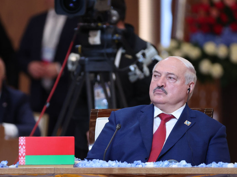 Aleksandrs Lukašenko Baltkrievijā valda jau 30 gadus, turoties pie varas ar nedemokrātiskām metodēm. Aleksandrs Lukašenko Baltkrievijā valda jau 30 gadus, turoties pie varas ar nedemokrātiskām metodēm.
