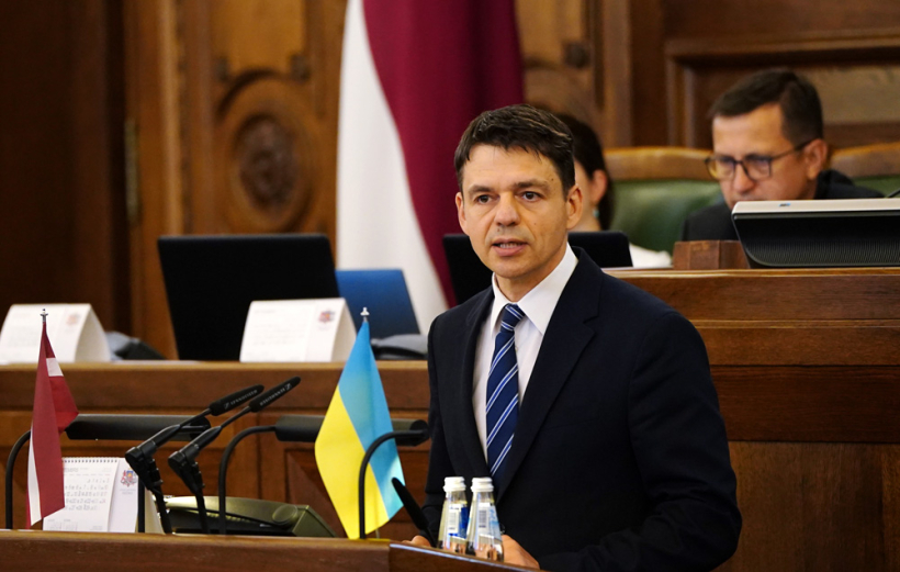 Saeimas deputāts Edvīns Šnore (Nacionālā apvienība) uz Baltkrieviju kā atsevišķu valsti vairs neraugās. Tā iedzinusi sevi stūrī, un ir “risks, ka Krievija varētu īstenot kādus savus agresīvos plānus ar Baltkrievijas rokām, lai pati var stāvēt malā un teikt, ka tai nekādus rēķinus nevar piestādīt”. Saeimas deputāts Edvīns Šnore (Nacionālā apvienība) uz Baltkrieviju kā atsevišķu valsti vairs neraugās. Tā iedzinusi sevi stūrī, un ir “risks, ka Krievija varētu īstenot kādus savus agresīvos plānus ar Baltkrievijas rokām, lai pati var stāvēt malā un teikt, ka tai nekādus rēķinus nevar piestādīt”.