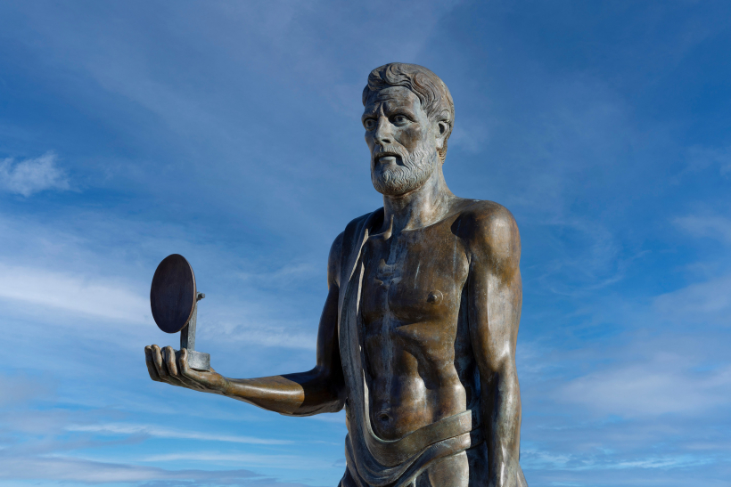 Arhimēda statuja Sirakūzās. Arhimēda statuja Sirakūzās.