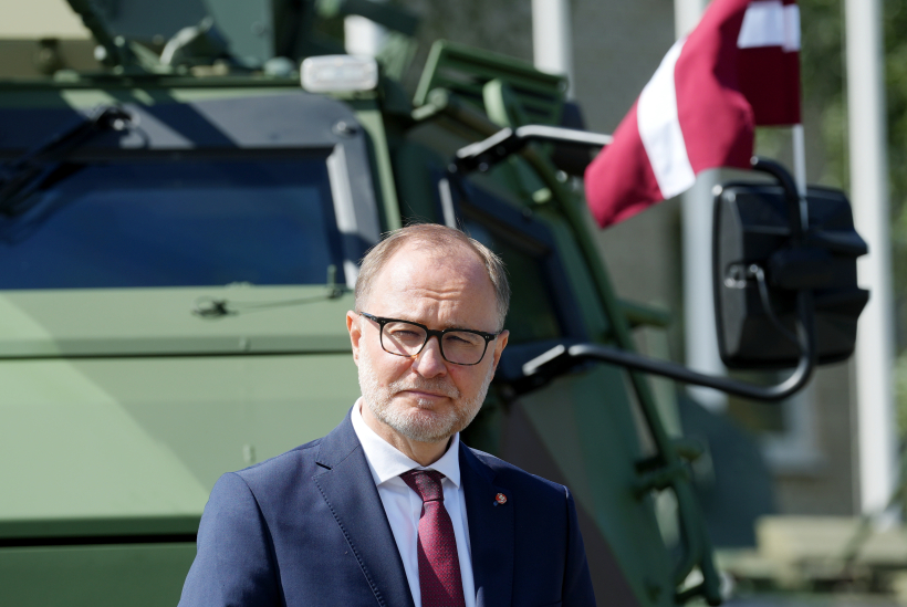 Aizsardzības ministrs Andris Sprūds piedalās svinīgajā ceremonijā militārajā bāzē "Ādaži" par godu pirmās Latvijā ražotās "Patria" 6x6 bruņumašīnas nodošanai Nacionālajiem bruņotajiem spēkiem. Aizsardzības ministrs Andris Sprūds piedalās svinīgajā ceremonijā militārajā bāzē "Ādaži" par godu pirmās Latvijā ražotās "Patria" 6x6 bruņumašīnas nodošanai Nacionālajiem bruņotajiem spēkiem.