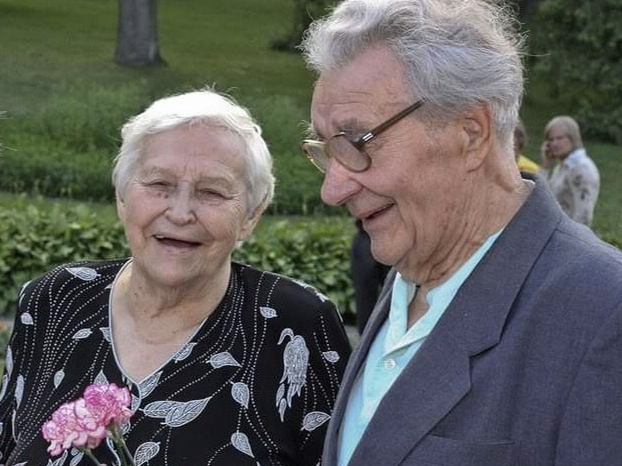 Marija kopā ar dzīvesbiedru Pēteri. Malnavas lauksaimniecības tehnikuma (koledžas) 90 gadu jubilejas pasākumā 2011. gada jūlijā. Marija kopā ar dzīvesbiedru Pēteri. Malnavas lauksaimniecības tehnikuma (koledžas) 90 gadu jubilejas pasākumā 2011. gada jūlijā.