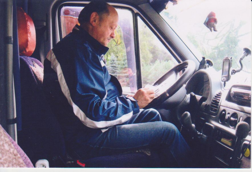 Pie darba auto stūres. Māris vienmēr ir ļoti atbildīgi izturējies pret uzticēto tehniku un uzturējis to priekšzīmīgā kārtībā.