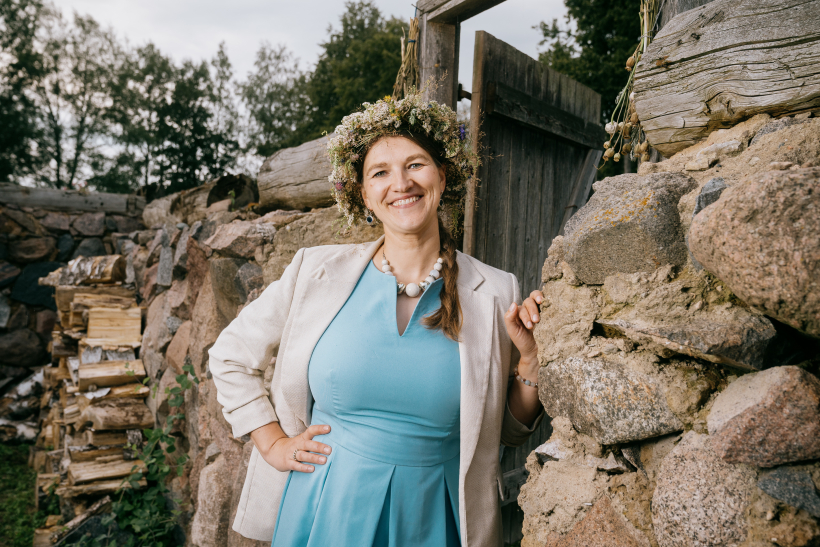 LTV raidījuma "Īstās latvju saimnieces" dalībniece. 