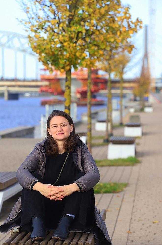 Vides eksperte, vides risinājumu uzņēmuma "Ecosoul" dibinātāja Arta Kauķe: "Vietējās kopienas var būt gan lieliskākie enerģētikas objektu kaimiņi – vēja parku krustvecāki un eņģeļi, gan dedzīgi opozicionāri. Viss ir atkarīgs no dialoga kvalitātes un tajā iesaistīto pušu pieejamajiem resursiem, zināšanām, instrumentiem un pieredzes." Vides eksperte, vides risinājumu uzņēmuma "Ecosoul" dibinātāja Arta Kauķe: "Vietējās kopienas var būt gan lieliskākie enerģētikas objektu kaimiņi – vēja parku krustvecāki un eņģeļi, gan dedzīgi opozicionāri. Viss ir atkarīgs no dialoga kvalitātes un tajā iesaistīto pušu pieejamajiem resursiem, zināšanām, instrumentiem un pieredzes."