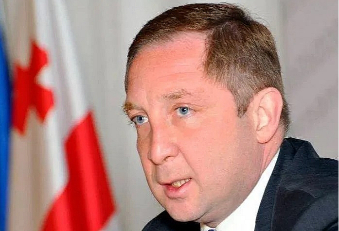 Buka Petriašvili, politikas komentētājs. Buka Petriašvili, politikas komentētājs.