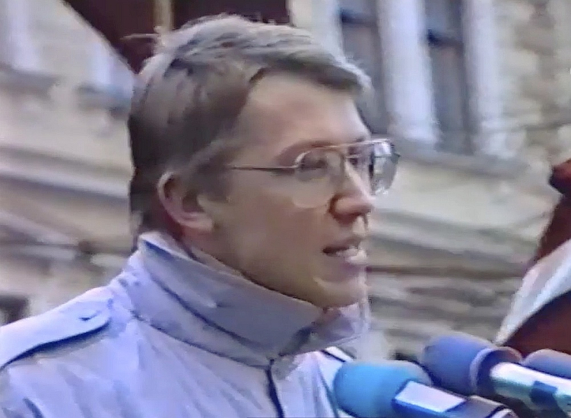 Juris Rubenis Andreja Cerbuļa dokumentālajā filmā "Dziesmotā revolūcija". 1991. gads.