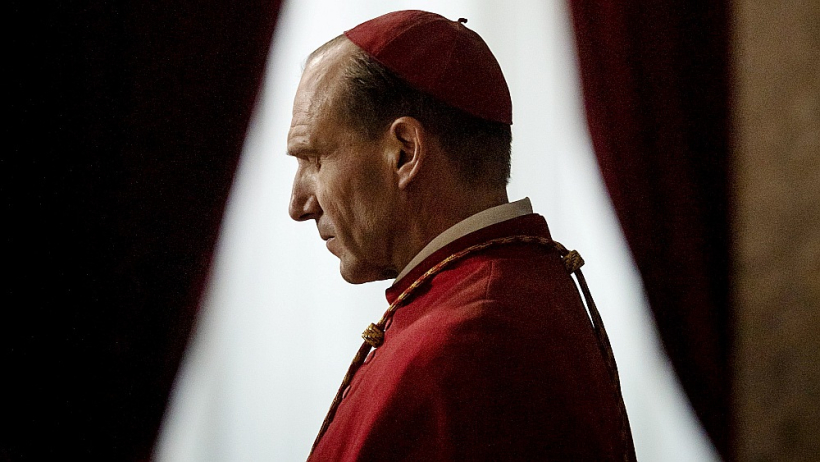Kardināla Lorensa loma Ralfam Fainsam filmā "Conclave" sagādājusi jau trešo nomināciju "Oskaram".
