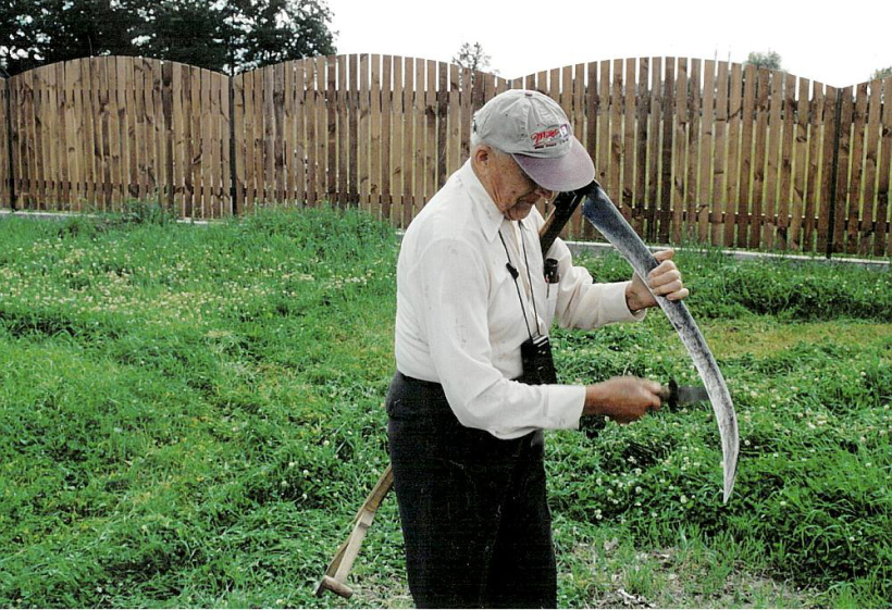Aleksandrs Kalniņš 2001. gada Lubānā. Aleksandrs Kalniņš 2001. gada Lubānā.