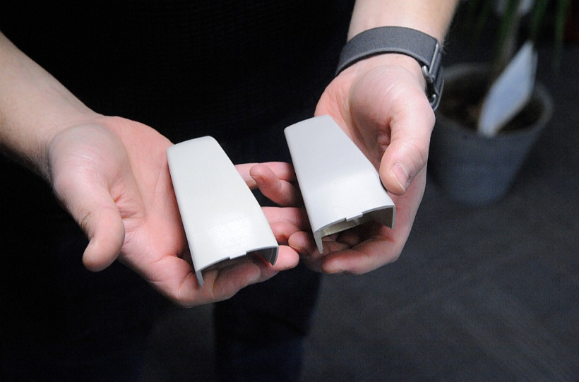 Laiks no salūzušās detaļas saņemšanas līdz ievietošanai 3D printerī ir daudzkārt ilgāks nekā detaļas ražošana. Maināmā detaļa jāieskenē, inženieri izveido tās rasējumu, pārbauda slodzes, kuru dēļ tā salūzusi, detaļa jāsertificē. Pēc izdrukas un apstrādes jauno no vecās pēc skata nevar atšķirt. Laiks no salūzušās detaļas saņemšanas līdz ievietošanai 3D printerī ir daudzkārt ilgāks nekā detaļas ražošana. Maināmā detaļa jāieskenē, inženieri izveido tās rasējumu, pārbauda slodzes, kuru dēļ tā salūzusi, detaļa jāsertificē. Pēc izdrukas un apstrādes jauno no vecās pēc skata nevar atšķirt.