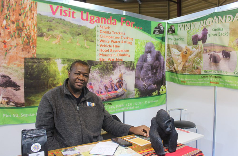 Izstādē piedzīvojumus dabā ceļotājiem piedāvāja pārstāvis no Ugandas. Izstādē piedzīvojumus dabā ceļotājiem piedāvāja pārstāvis no Ugandas.