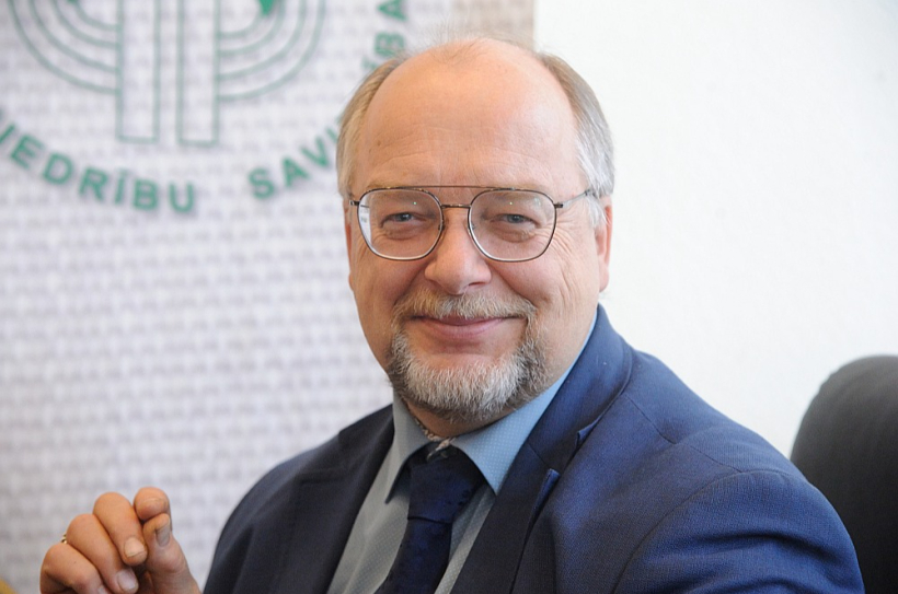 Latvijas Brīvo arodbiedrību savienības priekšsēdētājs Egils Baldzēns: "Latvija panāk gan Igauniju, gan Lietuvu darba ražīguma ziņā, vienlaikus arvien vairāk atpaliekot darba apmaksas ziņā. Tādēļ likumdošanas izmaiņas argumentēt ar nepietiekamo darba ražīgumu nav pamata."