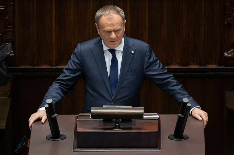 Donalds Tusks: "Tam ir jākļūst par ieradumu, par acīmredzamu tradīciju, ka katram veselam vīrietim Polijā vajadzētu vēlēties trenēties, lai aizstāvētu dzimteni." Donalds Tusks: "Tam ir jākļūst par ieradumu, par acīmredzamu tradīciju, ka katram veselam vīrietim Polijā vajadzētu vēlēties trenēties, lai aizstāvētu dzimteni."