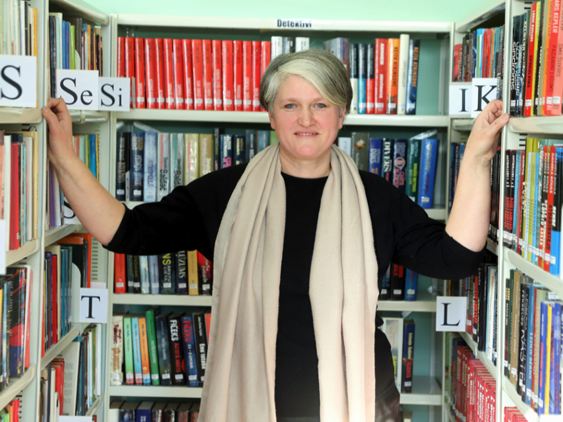 Brocēnu bibliotēkas vadītāja Inese Kunkule.
