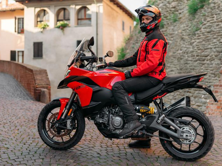 “Ducati Multistrada V2”
