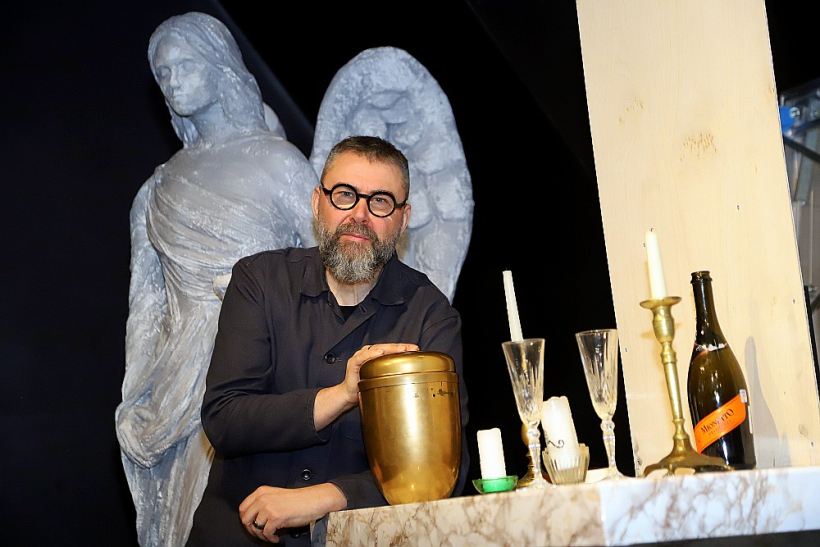 Viesturs Kairišs: "Es nekad neesmu vairījies ar svārstīgajiem no skatuves runāt krievu valodā, kas būs arī "Ķiršu dārza" valoda. Man tas neliekas nekas problemātisks."