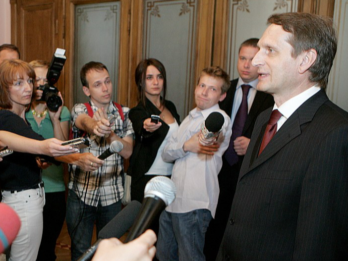 Pašreizējais SVR vadītājs Sergejs Nariškins kā Krievijas prezidenta administrācijas vadītājs 2010. un 2011. gadā apmeklēja Latviju. Par šiem braucieniem bija liela mediju interese, bet Latvijas amatpersonas Maskavas viesim veltīja atzinīgus vārdus. Pašreizējais SVR vadītājs Sergejs Nariškins kā Krievijas prezidenta administrācijas vadītājs 2010. un 2011. gadā apmeklēja Latviju. Par šiem braucieniem bija liela mediju interese, bet Latvijas amatpersonas Maskavas viesim veltīja atzinīgus vārdus.