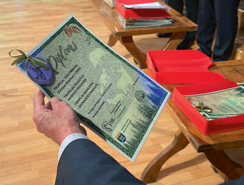 Mednieku izstāde un balle Aucē. Mednieku izstāde un balle Aucē.
