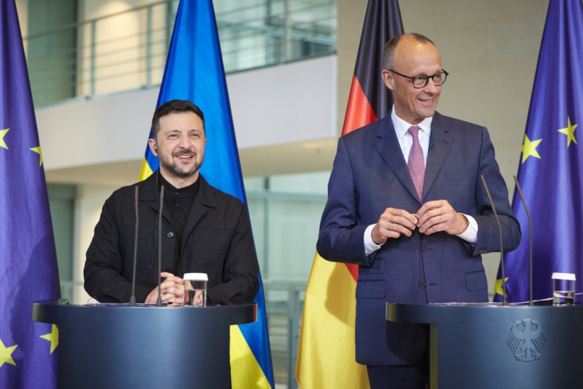 Ukrainas prezidents Volodimirs Zelenskis vizītē Berlīnē ticies ar Vācijas kancleru Frīdrihu Mercu. Ukrainas prezidents Volodimirs Zelenskis vizītē Berlīnē ticies ar Vācijas kancleru Frīdrihu Mercu.