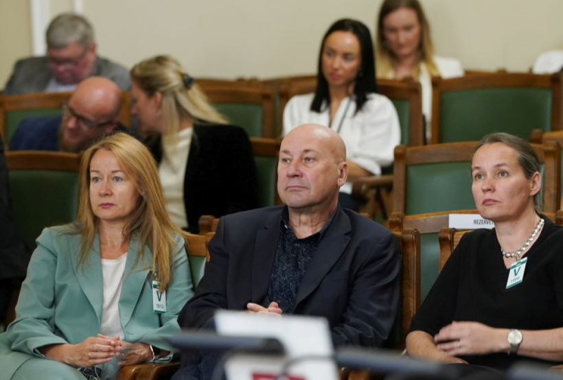 Una Klapkalne (no kreisās), Ivars Belte un Sanita Upleja-Jēgermane. Una Klapkalne (no kreisās), Ivars Belte un Sanita Upleja-Jēgermane.