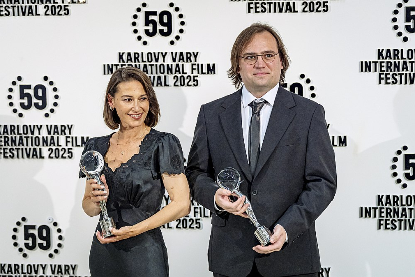 Norvēģu aktrise Pia Tjelta ar labākās aktrises titulu par tēlojumu filmā "Don’t Call Me Mama" un lietuviešu režisors Vītauts Katkus, kurš par filmu "The Visitor" saņēma labākā režisora balvu. Norvēģu aktrise Pia Tjelta ar labākās aktrises titulu par tēlojumu filmā "Don’t Call Me Mama" un lietuviešu režisors Vītauts Katkus, kurš par filmu "The Visitor" saņēma labākā režisora balvu.
