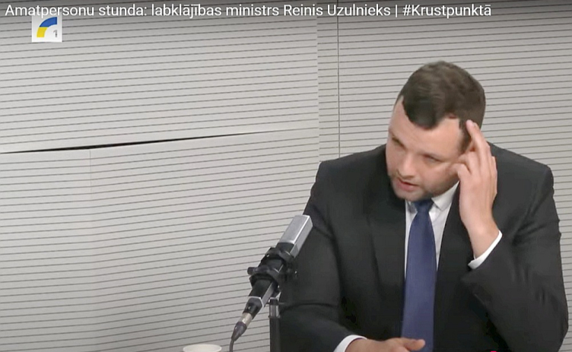 Labklājības ministrs Reinis Uzulnieks Latvijas Radio "Krustpunktā" intervijā apgalvoja, ka lielākās pensijas saņēmējs Latvijā joprojām sociālajās iemaksās maksājot miljonu eiro gadā. Taču, kā izrādās, tā nav taisnība. Labklājības ministrs Reinis Uzulnieks Latvijas Radio "Krustpunktā" intervijā apgalvoja, ka lielākās pensijas saņēmējs Latvijā joprojām sociālajās iemaksās maksājot miljonu eiro gadā. Taču, kā izrādās, tā nav taisnība.