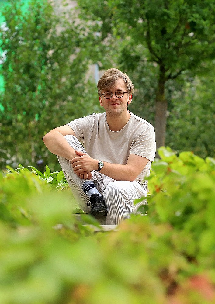 Valters Sīlis: "Telefoni cilvēkus padara vientuļākus, tāpēc teātris kā satikšanās punkts ir ļoti būtisks ne vien pilsētas, bet arī valstiskā mērogā." Valters Sīlis: "Telefoni cilvēkus padara vientuļākus, tāpēc teātris kā satikšanās punkts ir ļoti būtisks ne vien pilsētas, bet arī valstiskā mērogā."