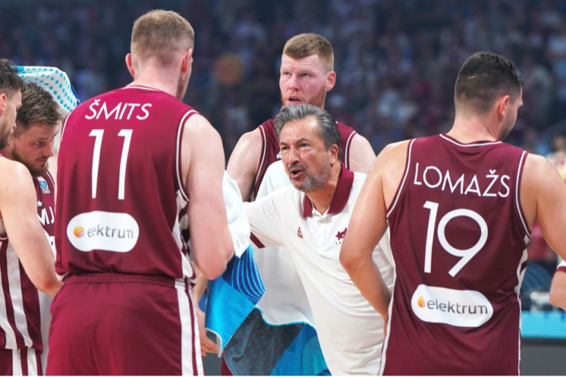 "Sūdi notiek, un ar mums diemžēl šobrīd – pārāk bieži," spēlētāju savainojumi bažīgu dara Latvijas izlases galveno treneri Luku Banki. Viņš un arī citi treneri uzsvēruši, ka starptautiskajai federācijai jāmaina noteikumi un jāļauj turnīram pieteikt vairāk nekā 12 spēlētājus. Futbolā pirms vairākiem gadiem tika nolemts maiņu skaitu palielināt no trim līdz piecām, bet hokeja pasaules čempionātā, ja kāds satraumējas, drīkst pieteikt citu spēlētāju. Cik ilgi problēmu ignorēs basketbola virsvadītāji? "Sūdi notiek, un ar mums diemžēl šobrīd – pārāk bieži," spēlētāju savainojumi bažīgu dara Latvijas izlases galveno treneri Luku Banki. Viņš un arī citi treneri uzsvēruši, ka starptautiskajai federācijai jāmaina noteikumi un jāļauj turnīram pieteikt vairāk nekā 12 spēlētājus. Futbolā pirms vairākiem gadiem tika nolemts maiņu skaitu palielināt no trim līdz piecām, bet hokeja pasaules čempionātā, ja kāds satraumējas, drīkst pieteikt citu spēlētāju. Cik ilgi problēmu ignorēs basketbola virsvadītāji?