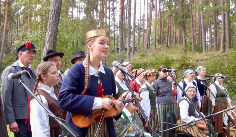 Dzied Anna Kalniņa.